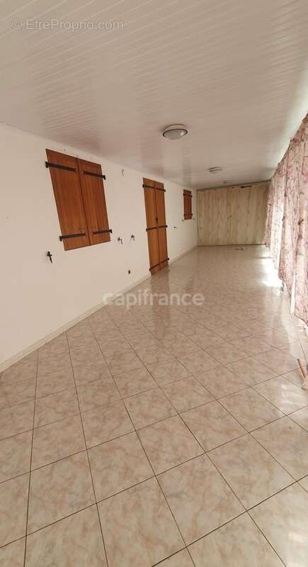 A VENDRE Maison de plain pied 5 pièces avec garage et dépendances LE DIAMANT 97223 - photo 4