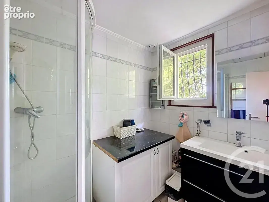 Maison 80 m² à Saint-Fons  - photo 14