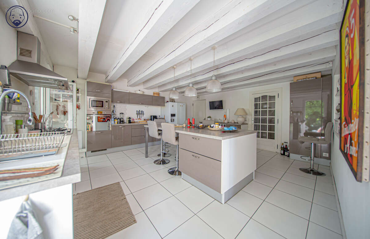 Coup de cœur ! Maison de charme avec terrasse, grand jardin et dépendance - photo 6
