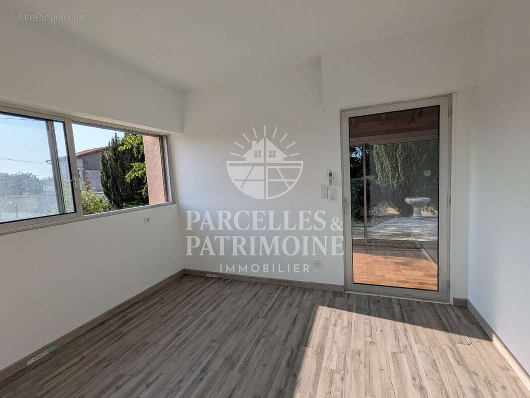 EXCLUSIVITÉ  Maison de plain-pied T4 de 98m² avec sous sol total sur un terrain de 1 209m² - photo 7