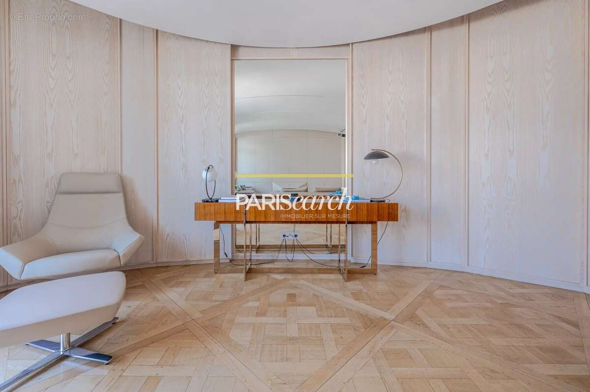 Appartement à PARIS-16E