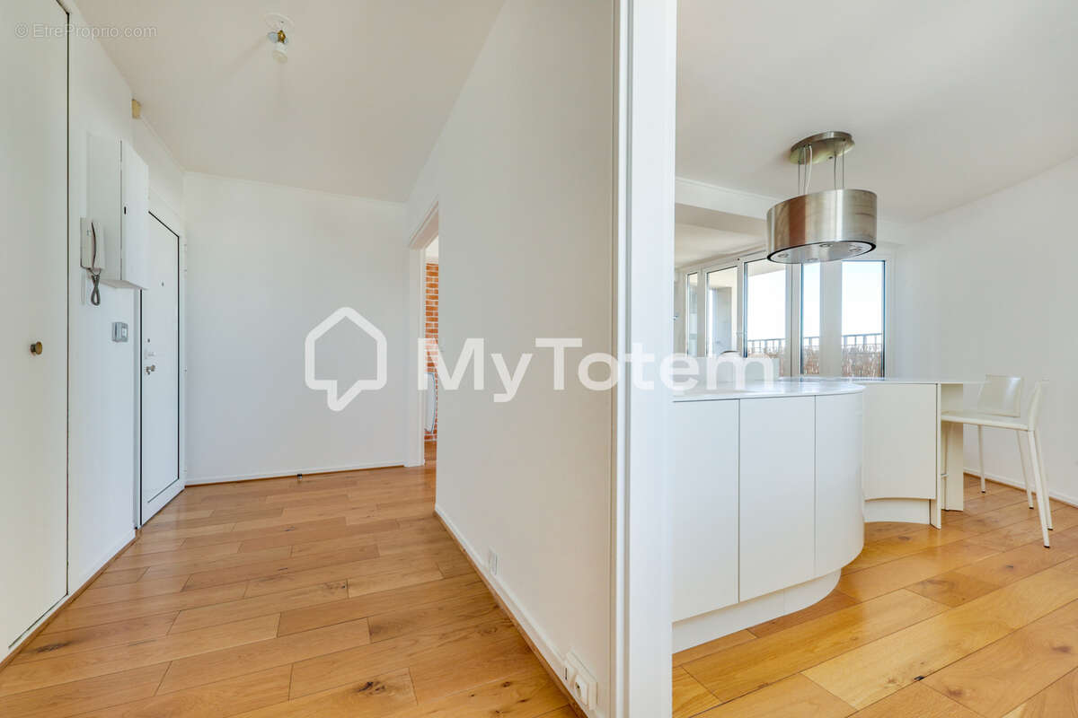 Appartement à COURBEVOIE
