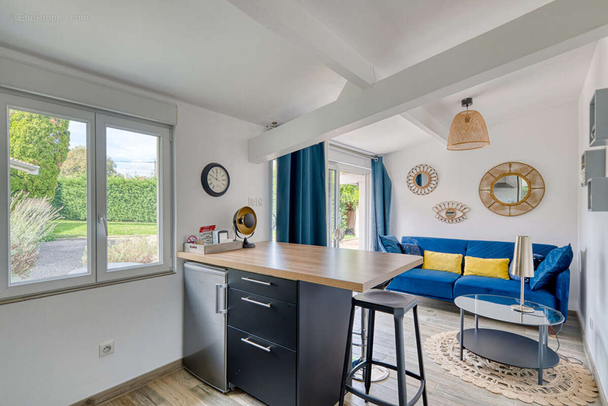 Maison à SAINT-GENIS-LES-OLLIERES