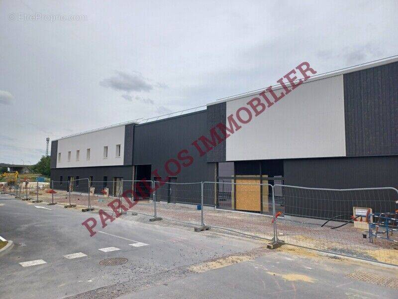 Photo 1 - Commerce à CORMELLES-LE-ROYAL