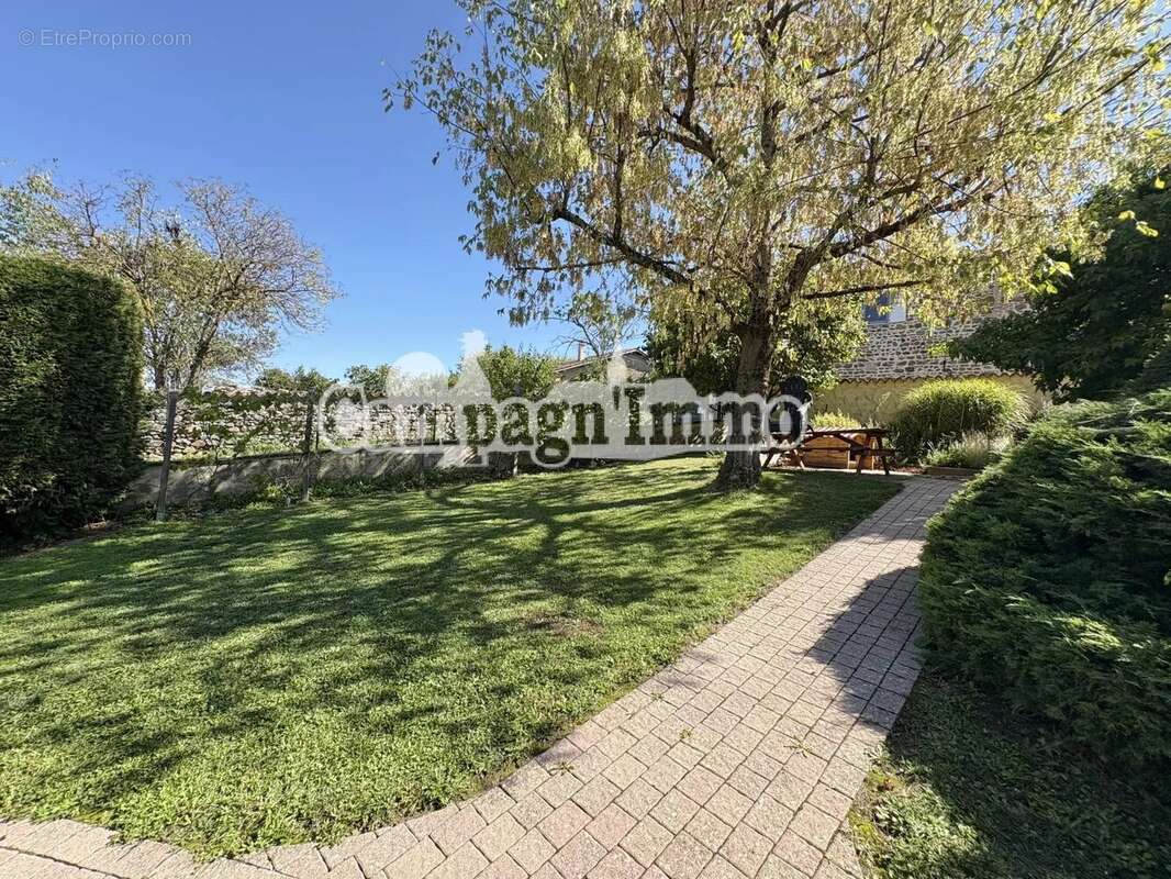 Maison à PONTCHARRA-SUR-TURDINE