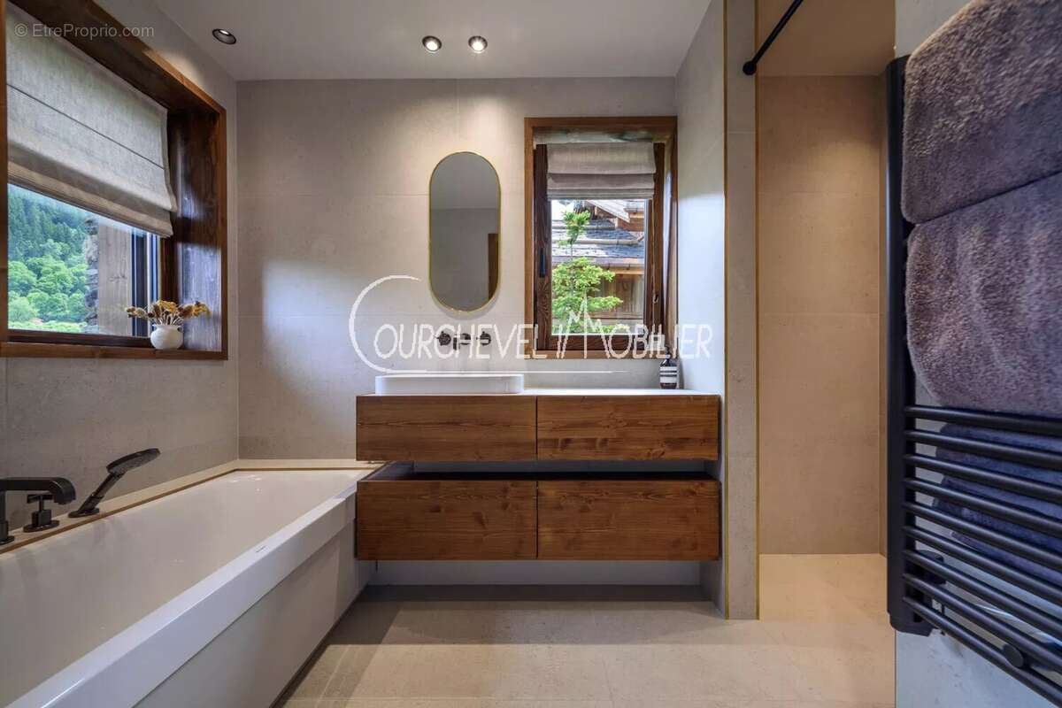 Maison à LES ALLUES