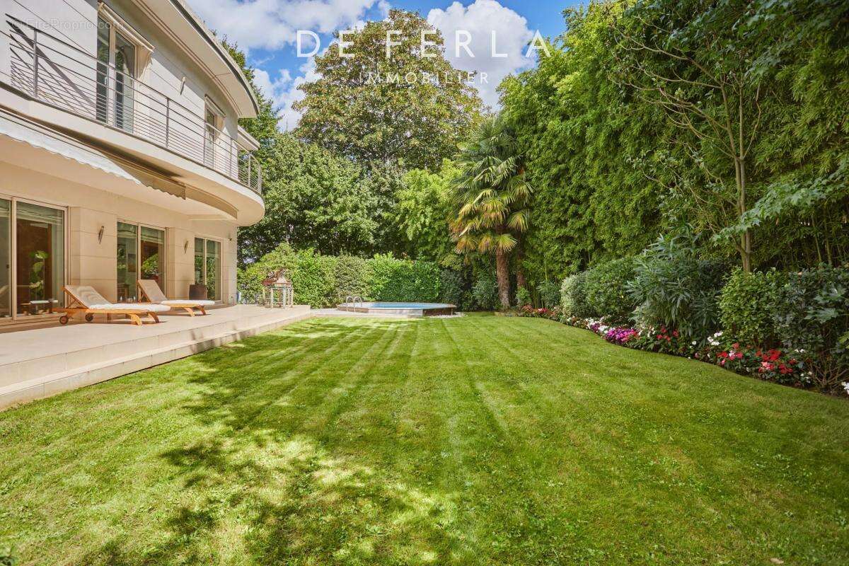 Maison à NEUILLY-SUR-SEINE