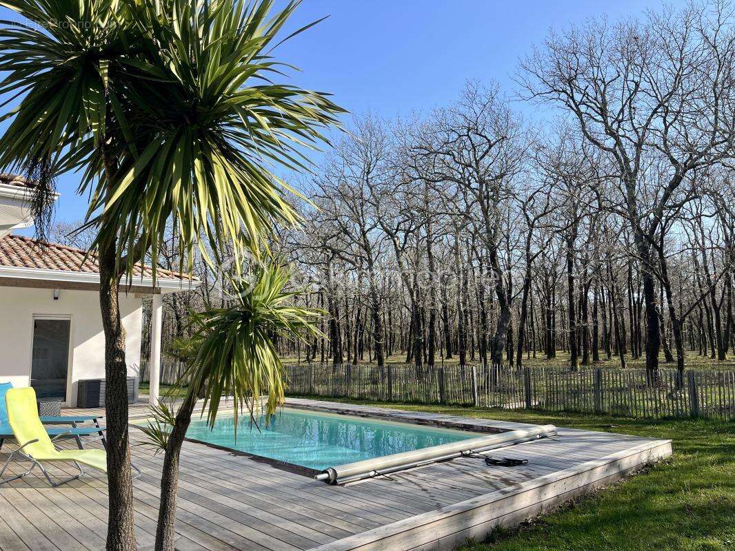 Maison à GRAYAN-ET-L'HOPITAL