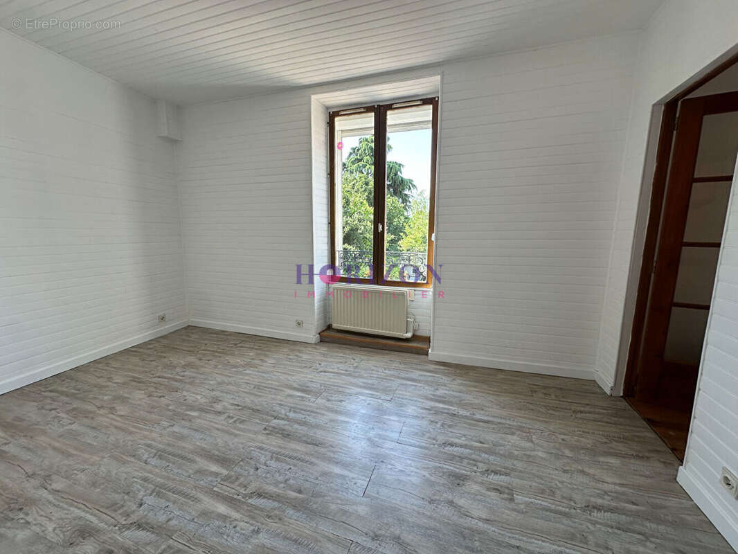 Appartement à LA CHAPELLE-EN-SERVAL