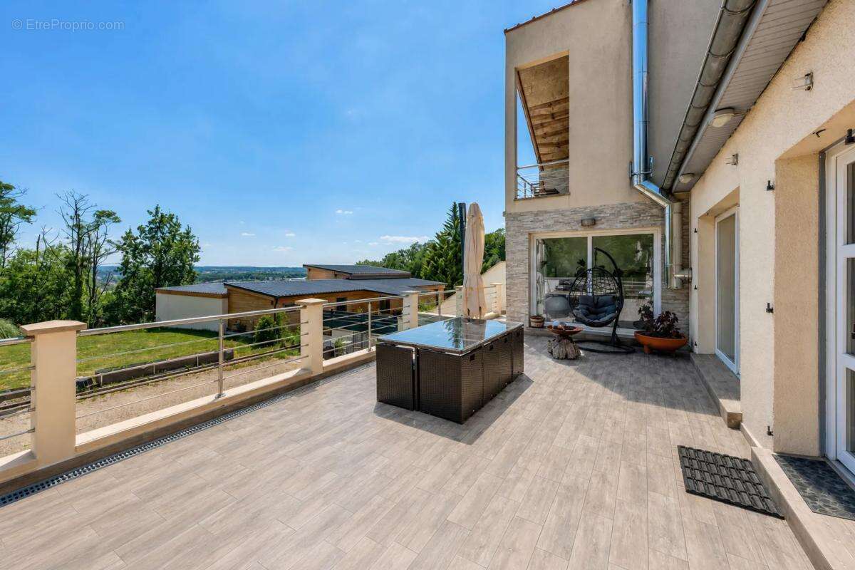 Maison à LINAS