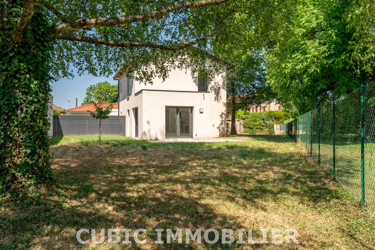 Maison à AMBERIEUX