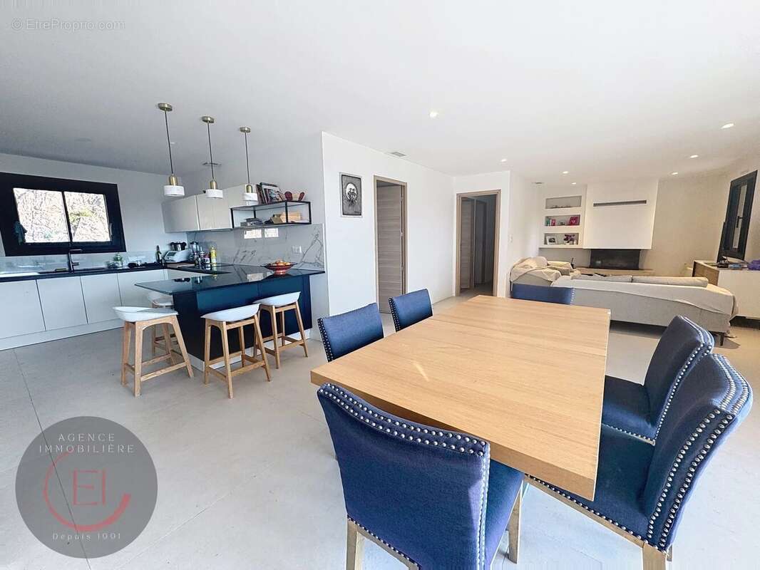 Maison à MANDELIEU-LA-NAPOULE