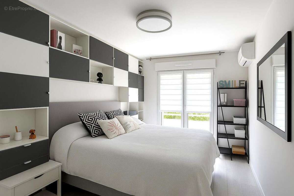 Chambre 1 avec placard intégré - Appartement à CANNES