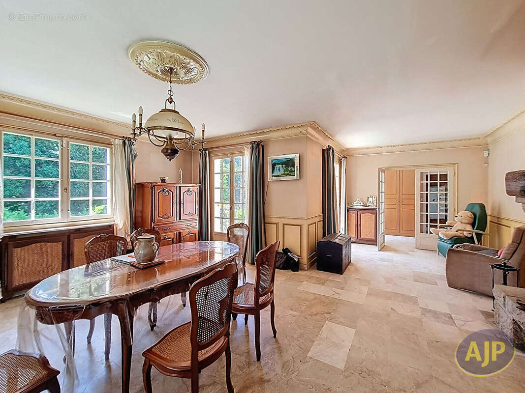 Maison à BOUGUENAIS