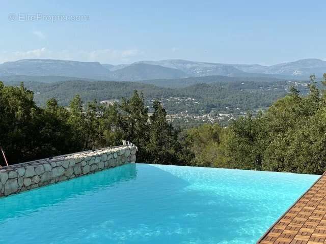 Maison à TOURRETTES