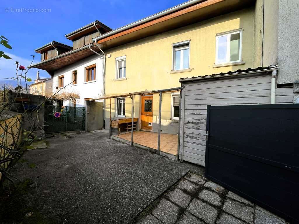 Maison + terrasse et KGB - photo 19
