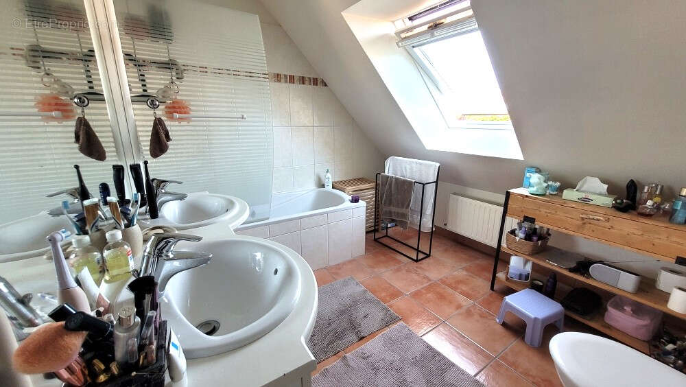 EXCLUSIVITE : hors lotissement, maison en excellent état de 5 pièces sur un terrain de 794m² - photo 7