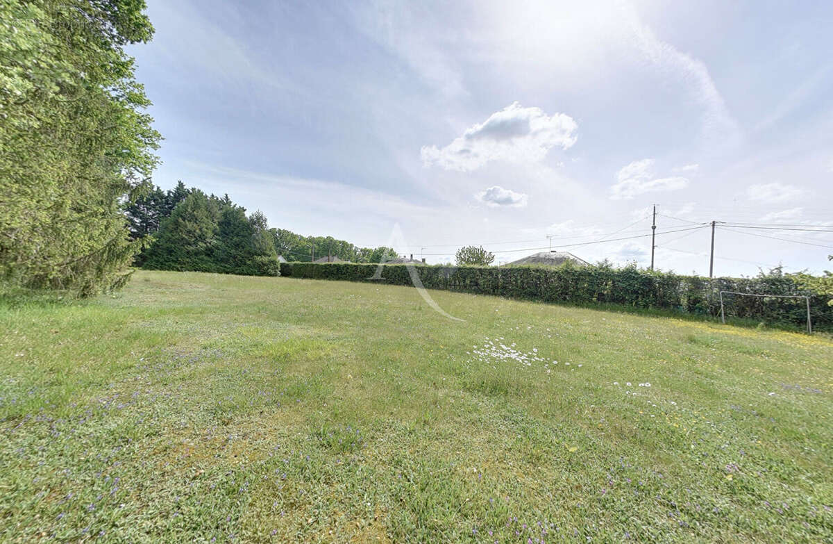 Terrain à SAINT-SEBASTIEN-DE-MORSENT