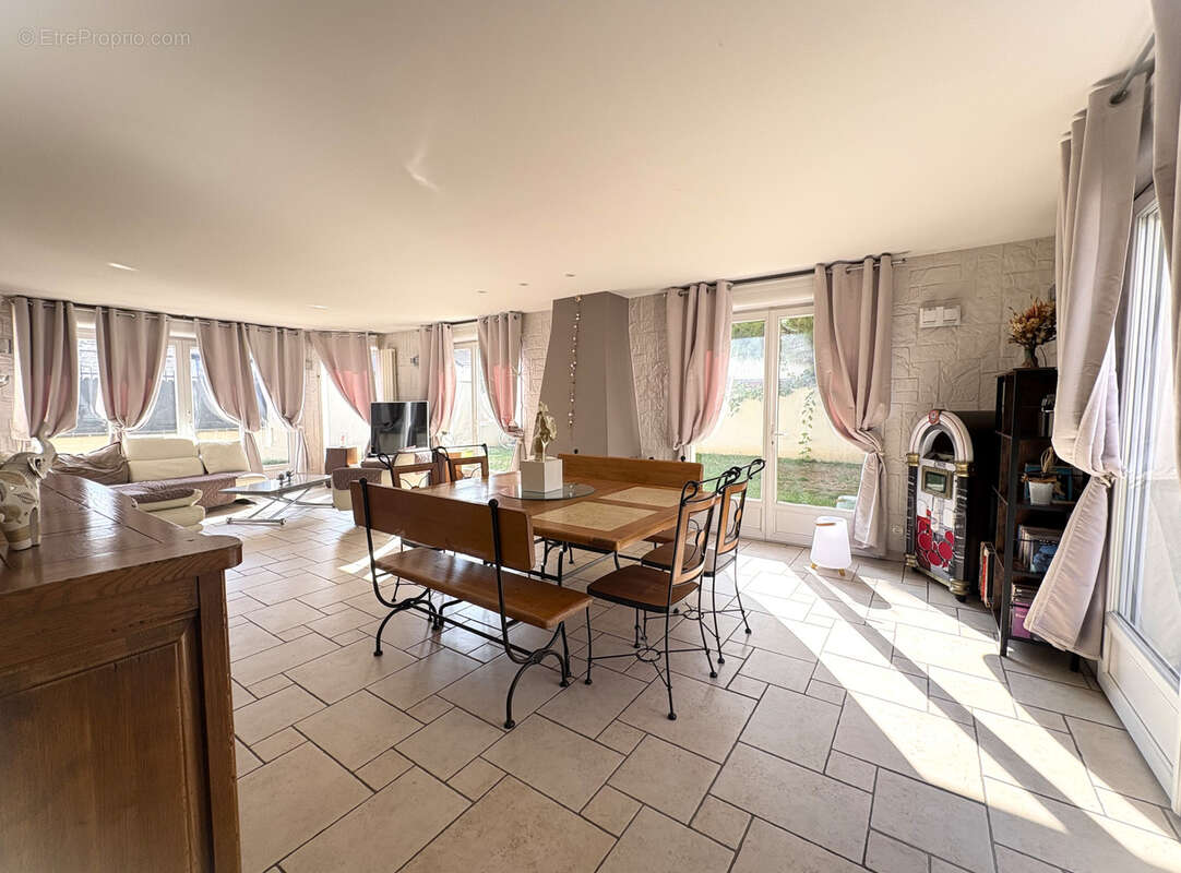 Maison à SAINT-MAUR-DES-FOSSES