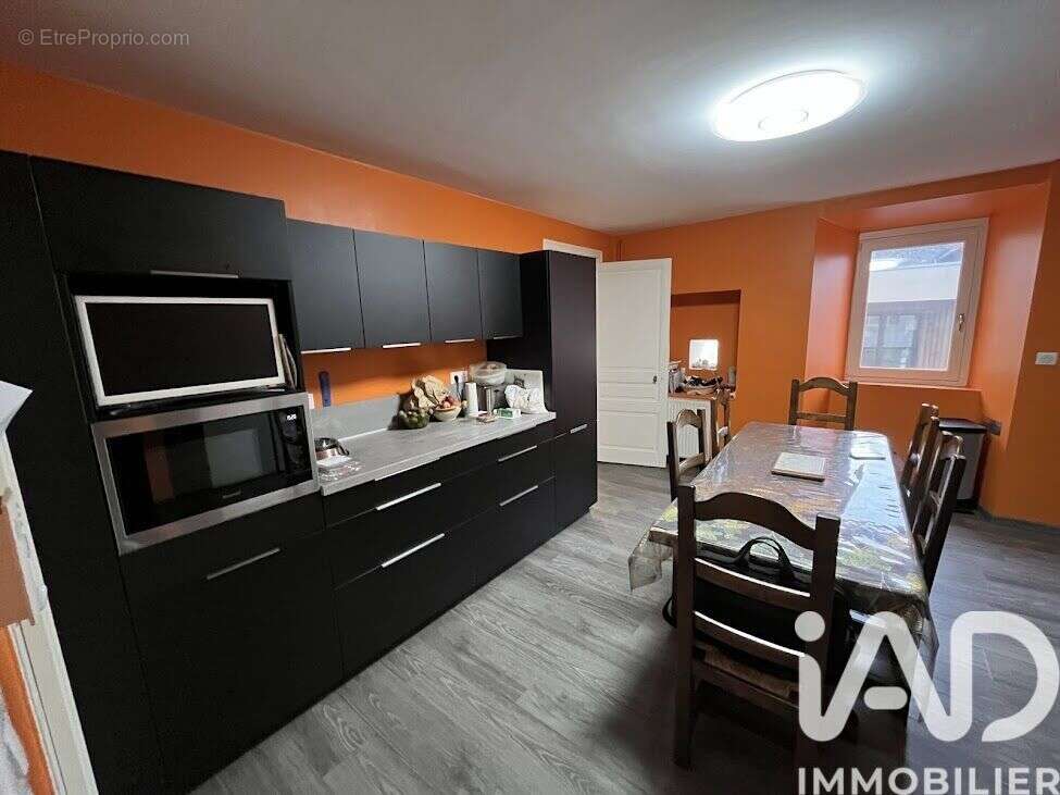 Maison 181 m² à Les Cars  - photo 3
