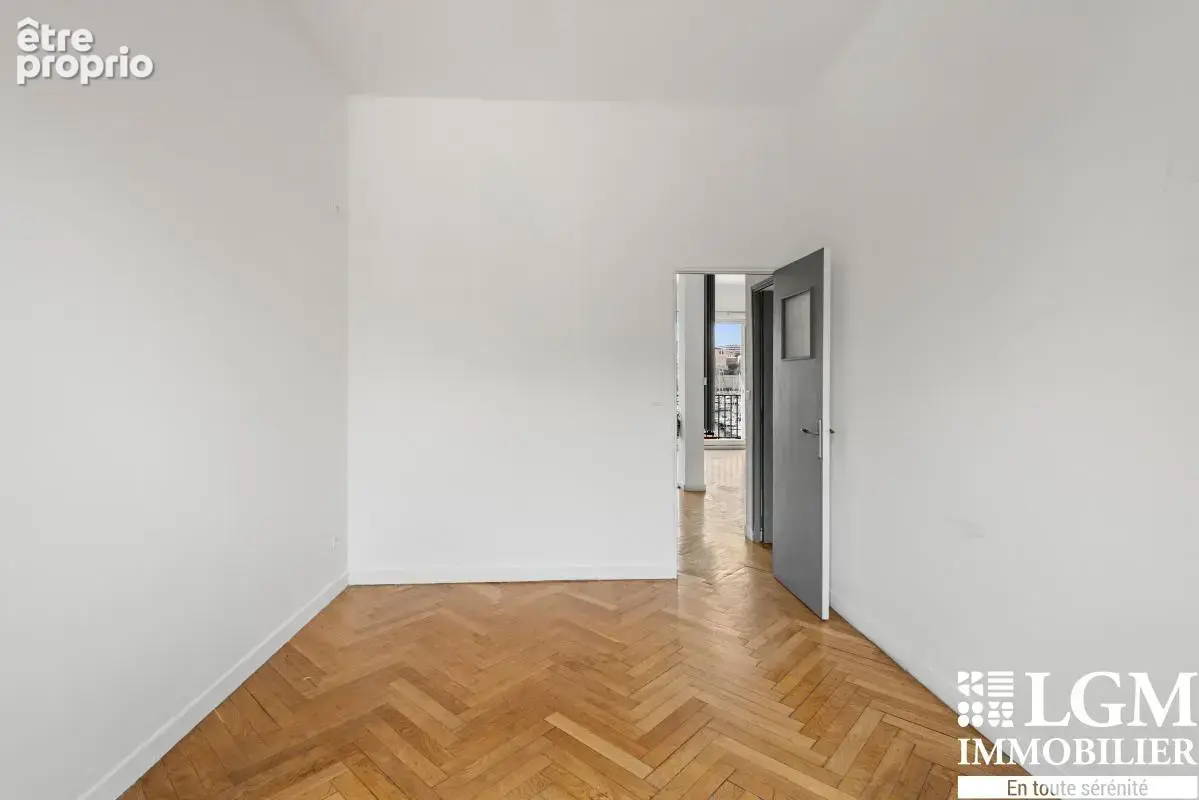 VIEUX-PORT – Exceptionnel T3 65 m² – Vue panoramique – Fernand POUILLON - photo 12