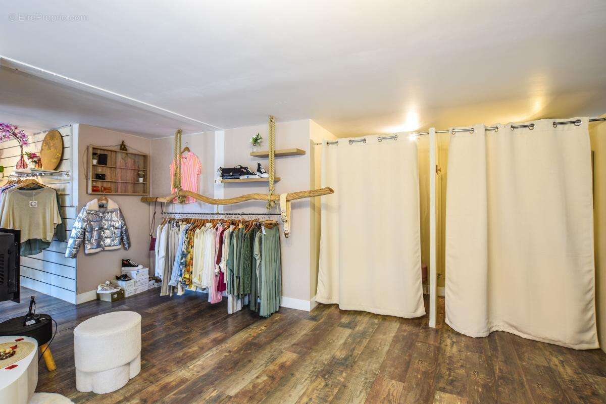 Commerce à ROCHEFORT-DU-GARD