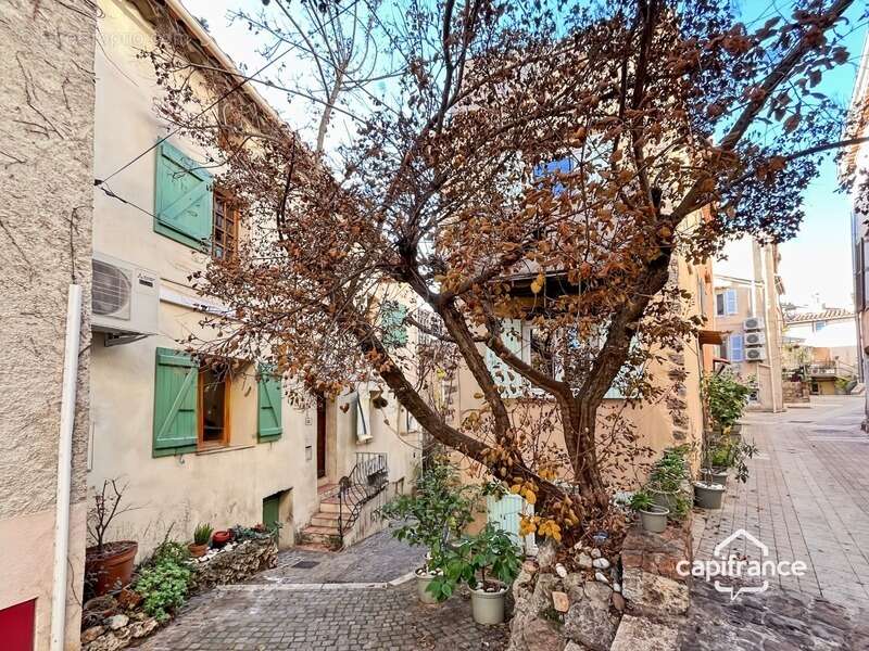 Maison à BAGNOLS-EN-FORET