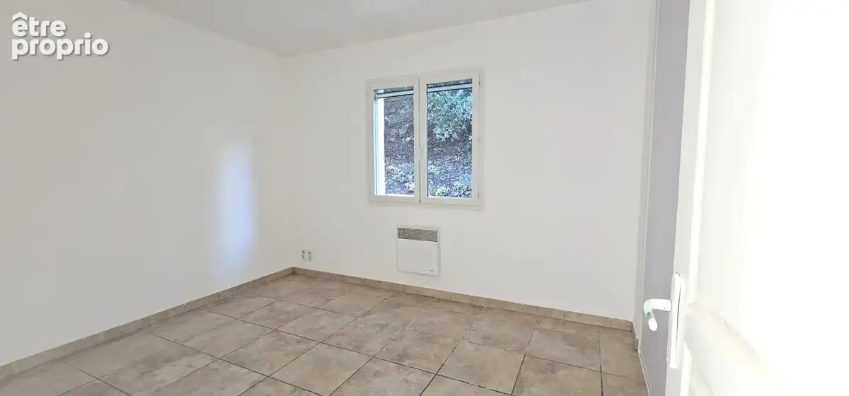 Le Luc - Maison 150 m² avec 2 espaces de vie, 4 chambres, terrasses et garage - photo 9