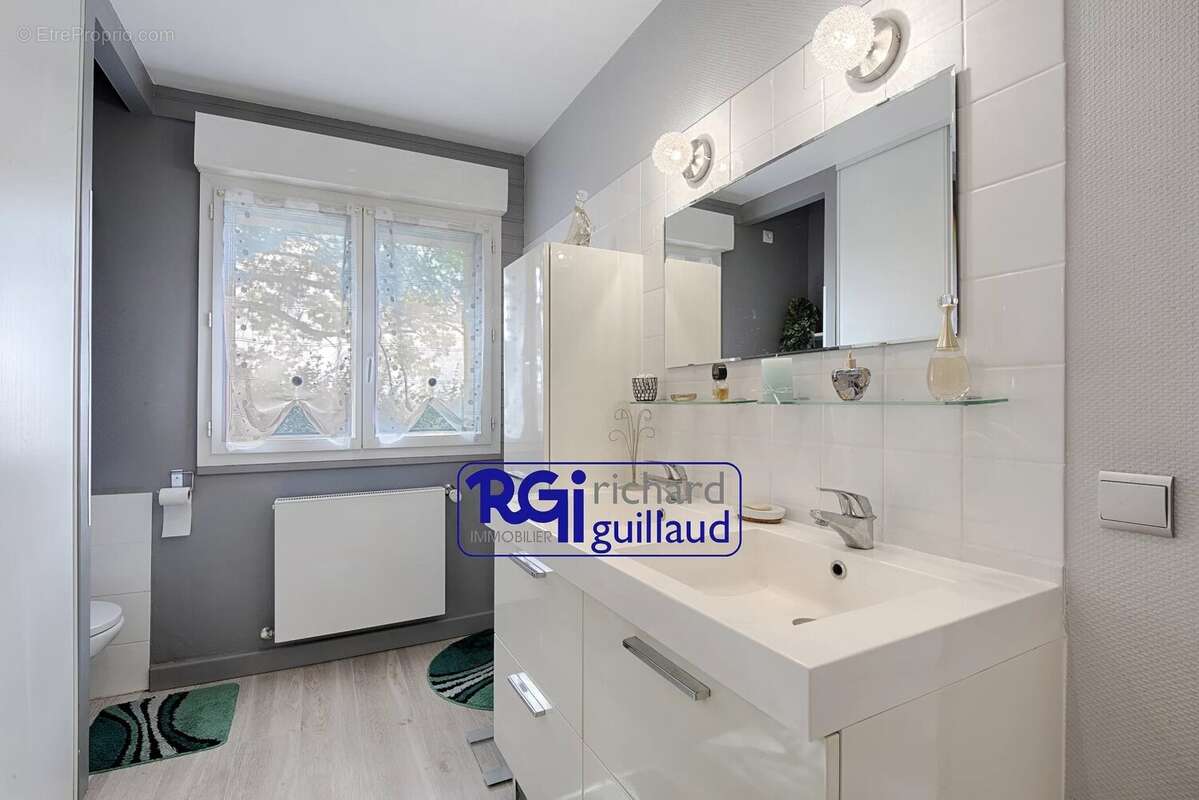 Maison à MONTAGNIEU