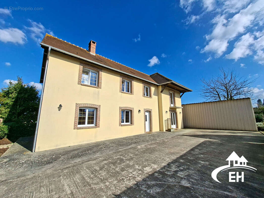 Maison à LA FERTE-FRENEL
