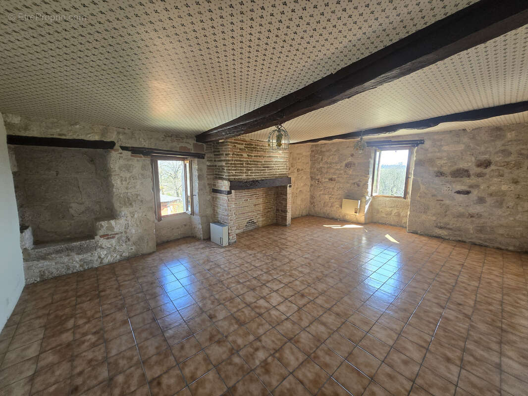 Maison à CAHUZAC-SUR-VERE