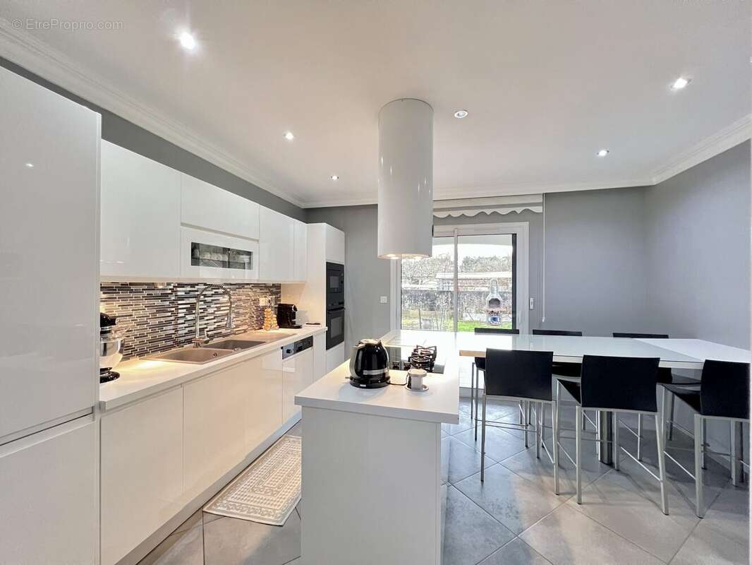 Maison à PONT-DE-CHERUY