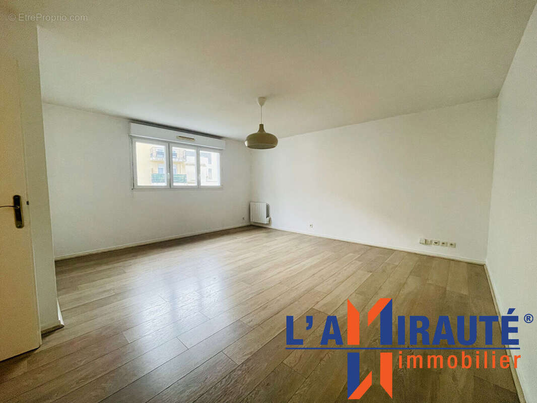 Appartement à SARTROUVILLE