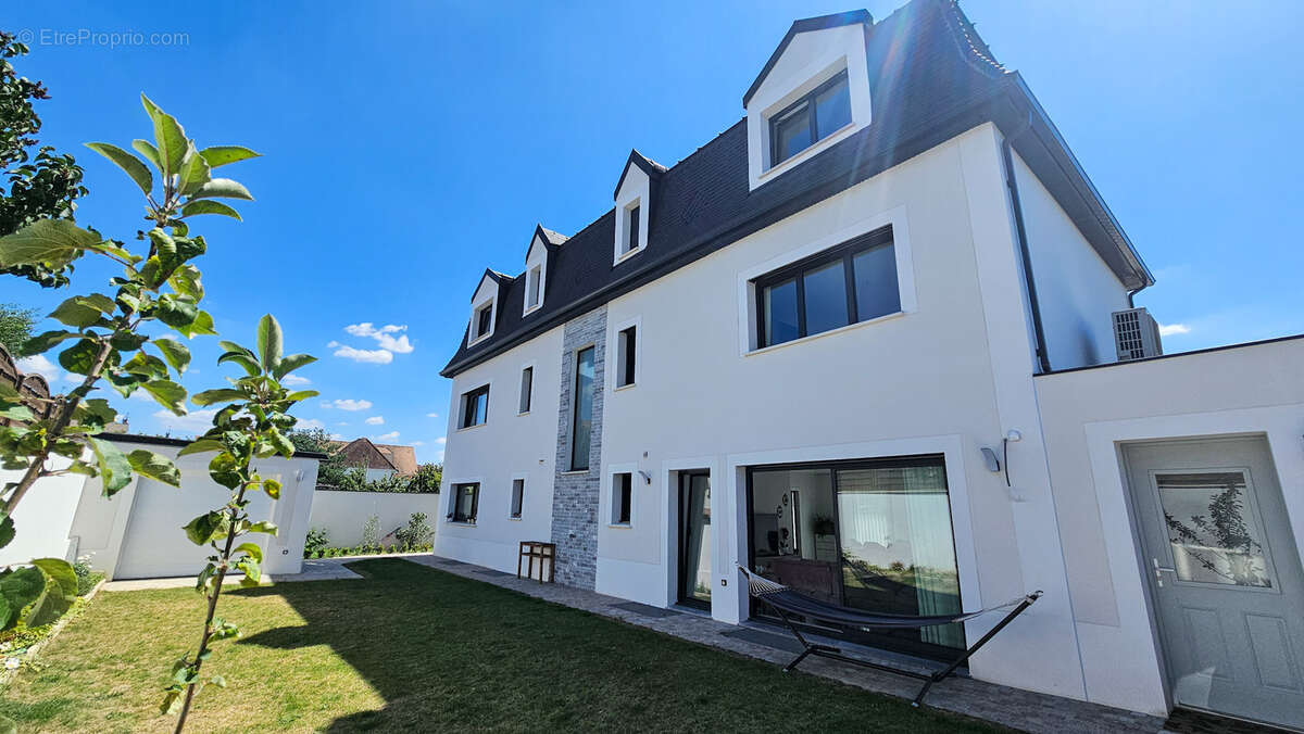 Appartement à SARTROUVILLE