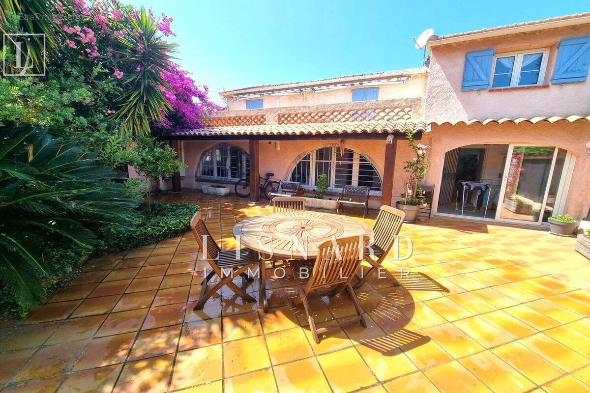 Maison à VALLAURIS