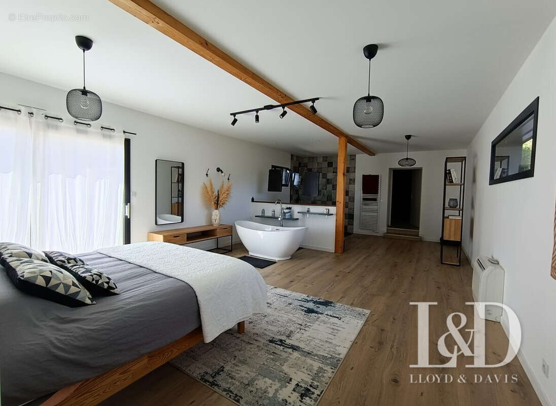 Chambre parentale - Maison à NUITS-SAINT-GEORGES