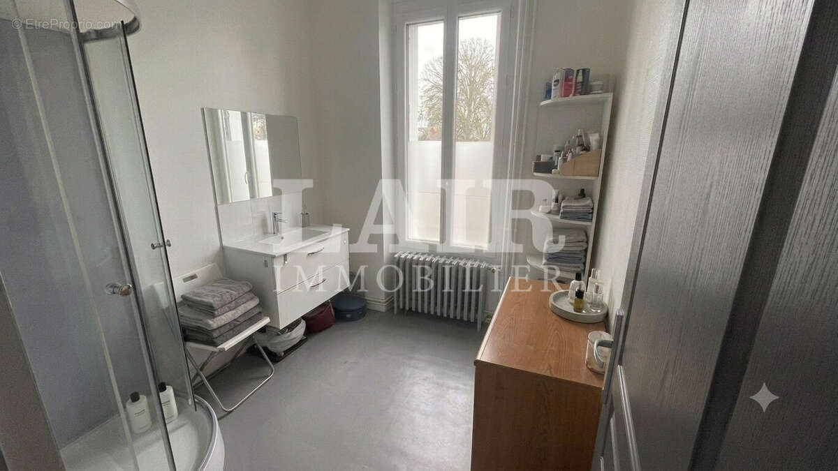 Fresnay-sur-Sarthe  Maison familiale de 136 m² - photo 5