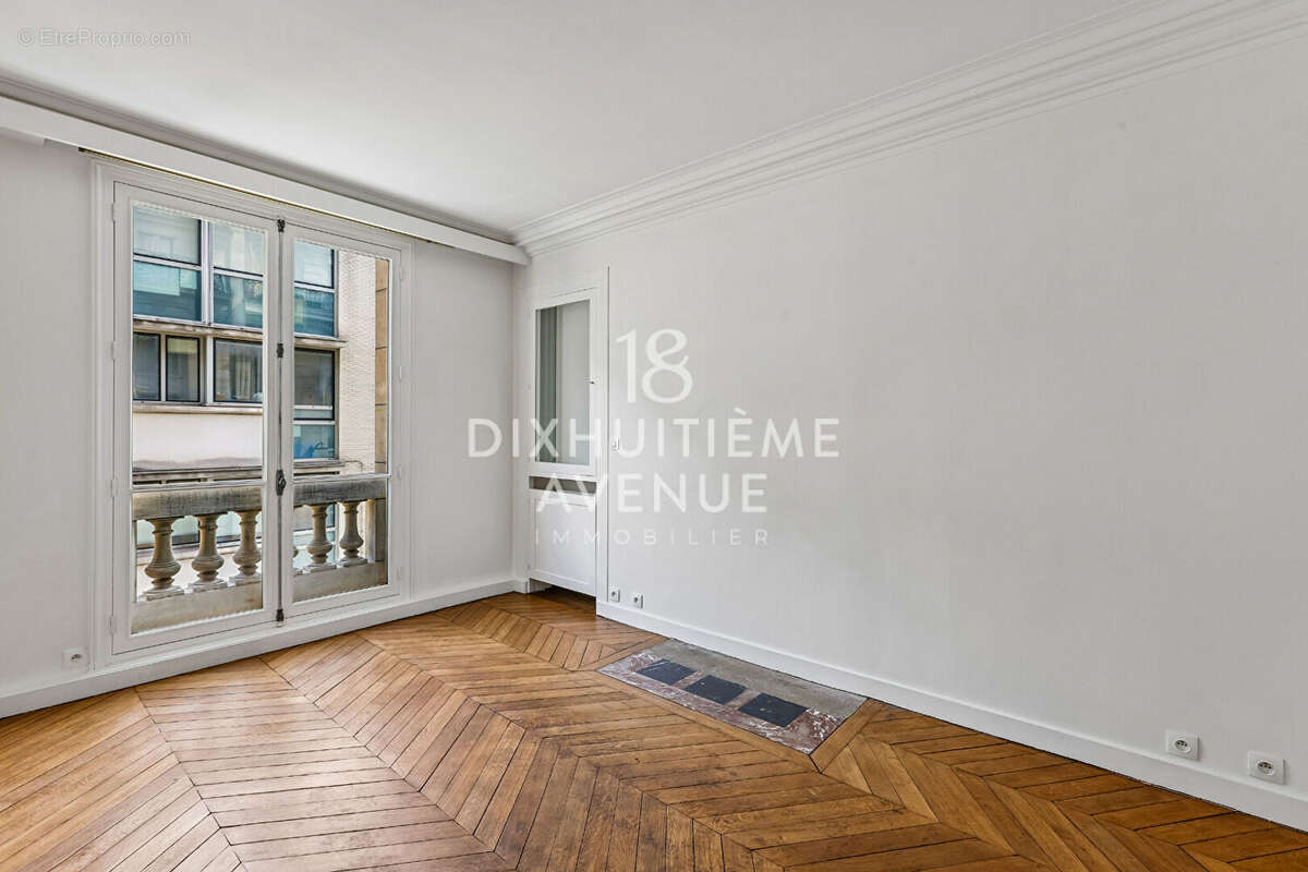 Appartement à PARIS-18E