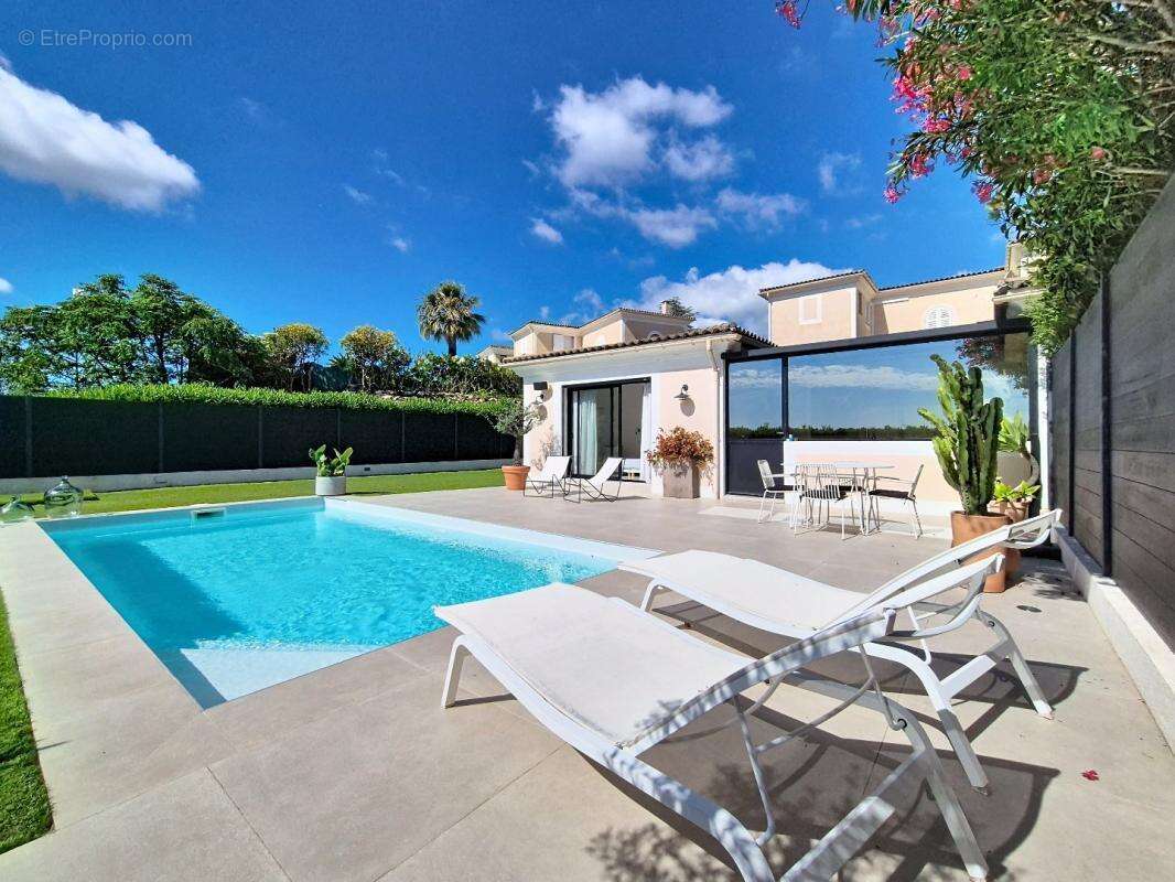 Maison à VILLENEUVE-LOUBET