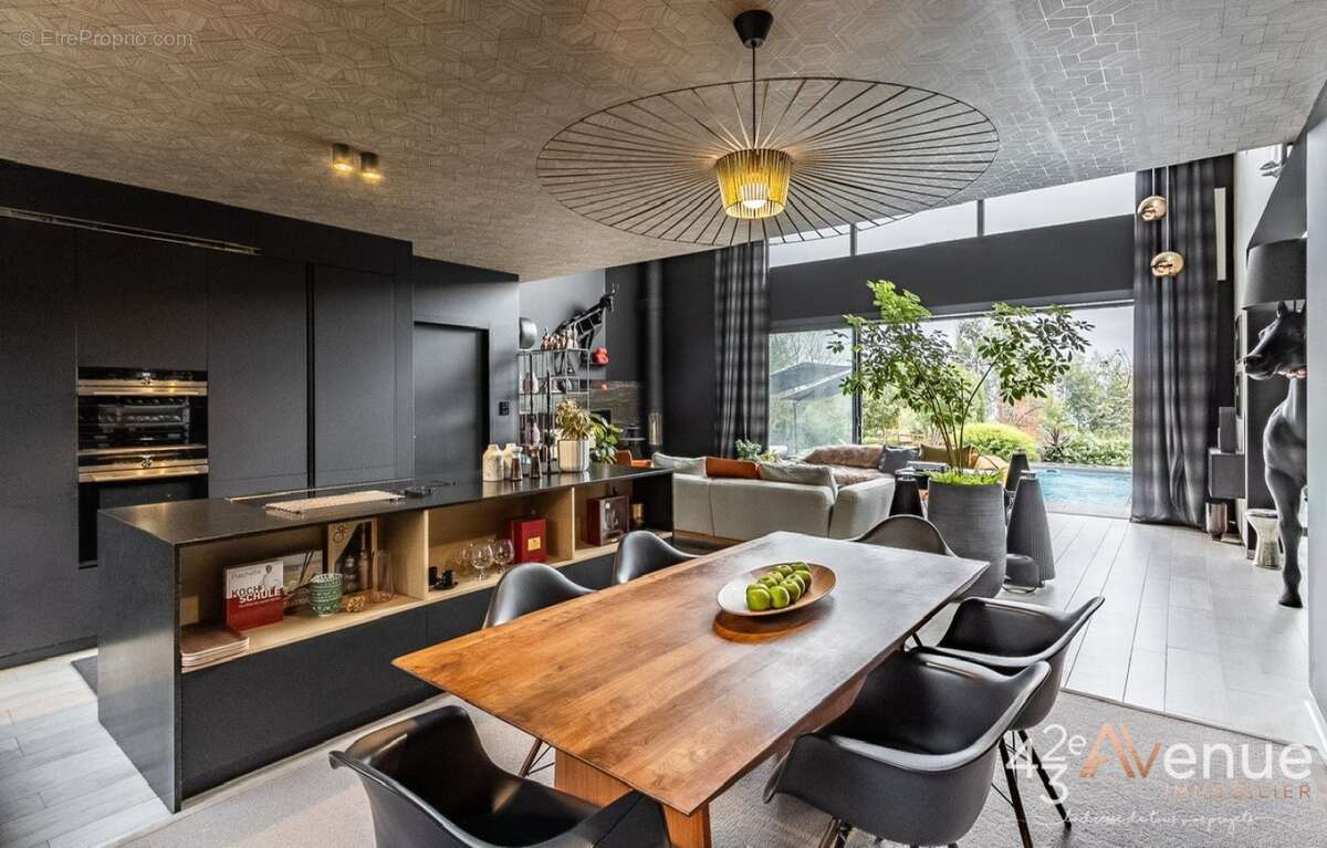 Maison 250 m² à Sainte-Colombe  - photo 5