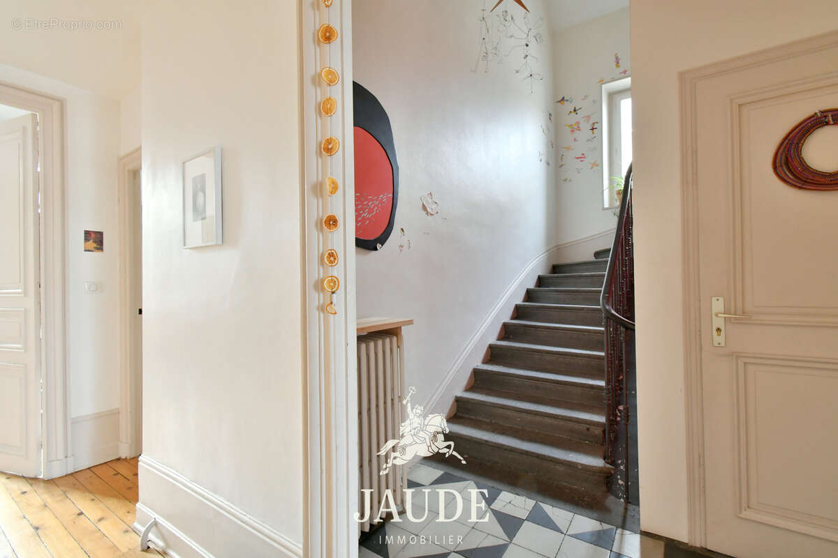 Duplex de caractère 236 m2   Dernier étage   Calme et écrin de verdure à 2 pas de Jaude à Chamalières - photo 13