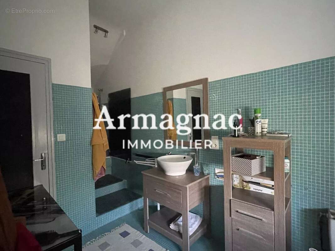 Maison à VIC-FEZENSAC