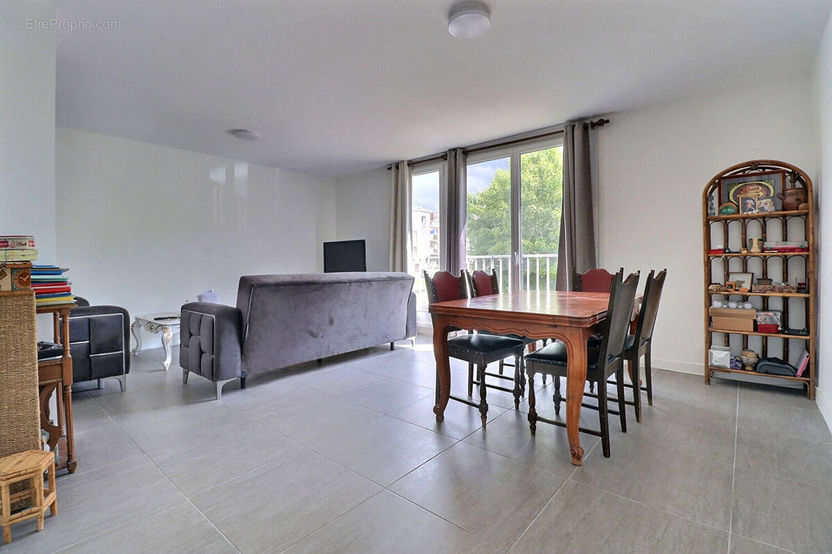 Appartement à AUBERVILLIERS