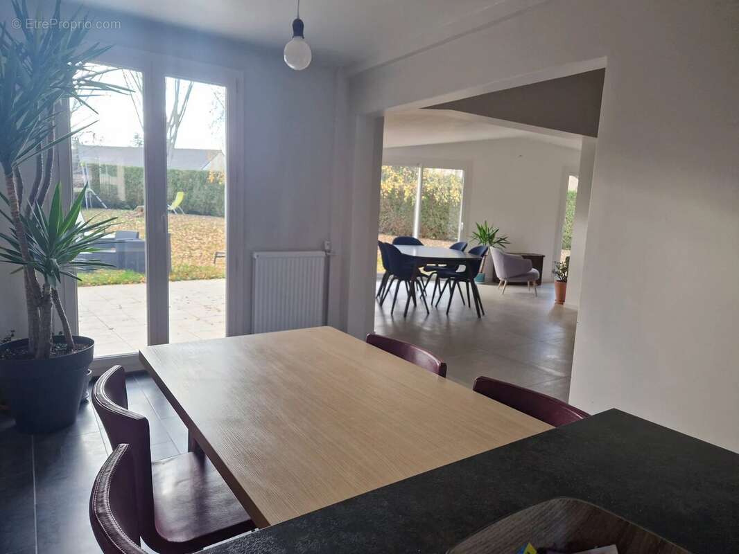 Maison à VOISINS-LE-BRETONNEUX