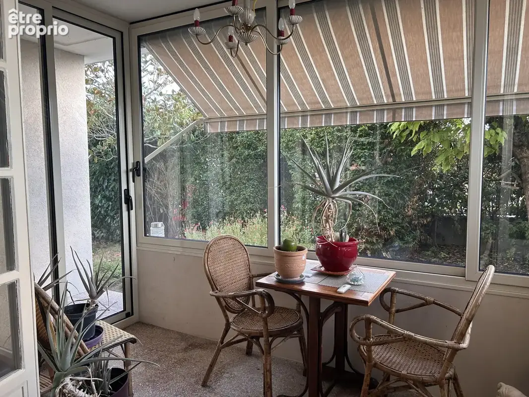A VENDRE - Maison 4 pièces avec vie de plain-pied - garage/atelier de 90 m2 environ et jardin proche centre-vi - photo 5