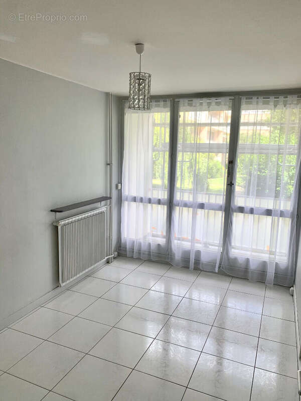 Appartement à FONTENAY-LE-FLEURY