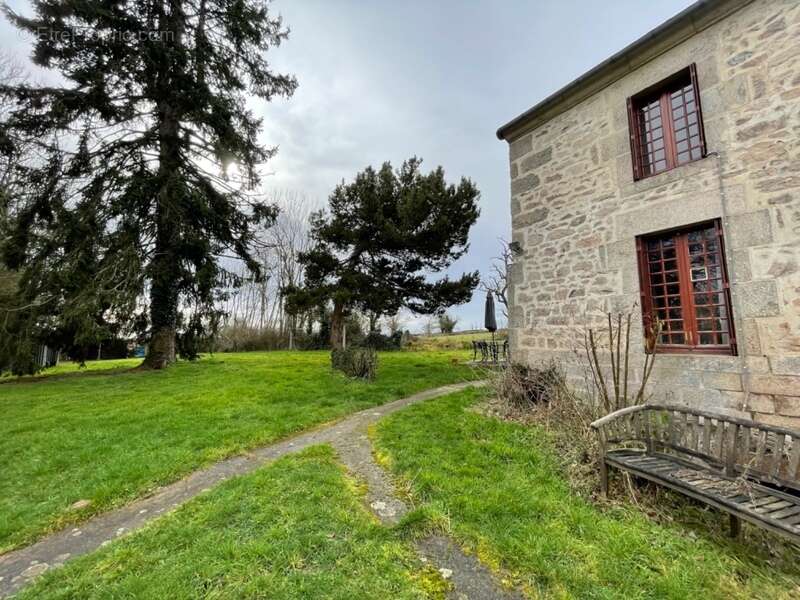 Maison à CLUGNAT