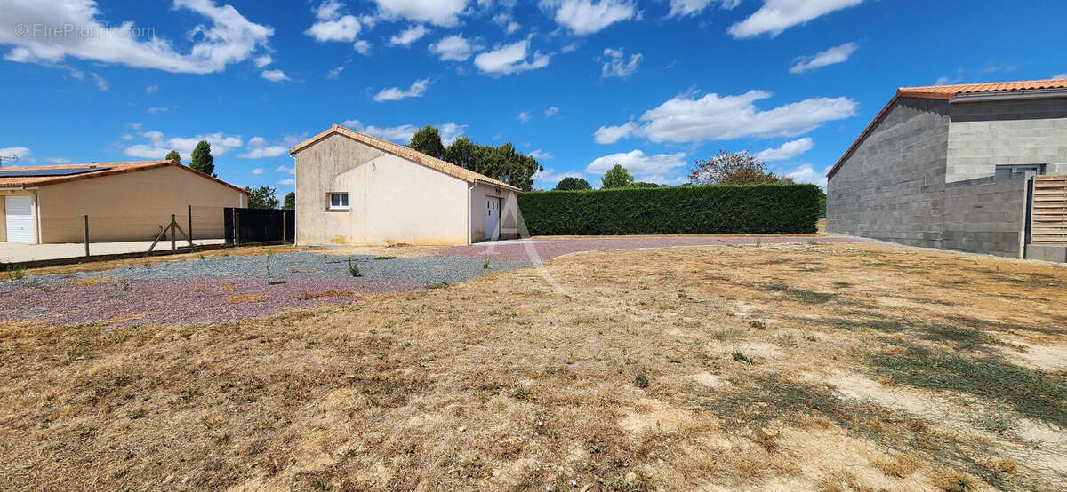Vivonne - terrain constructible viabilise- garage - photo 5