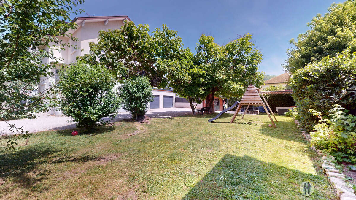 Appartement à SAINT-MARTIN-D'HERES