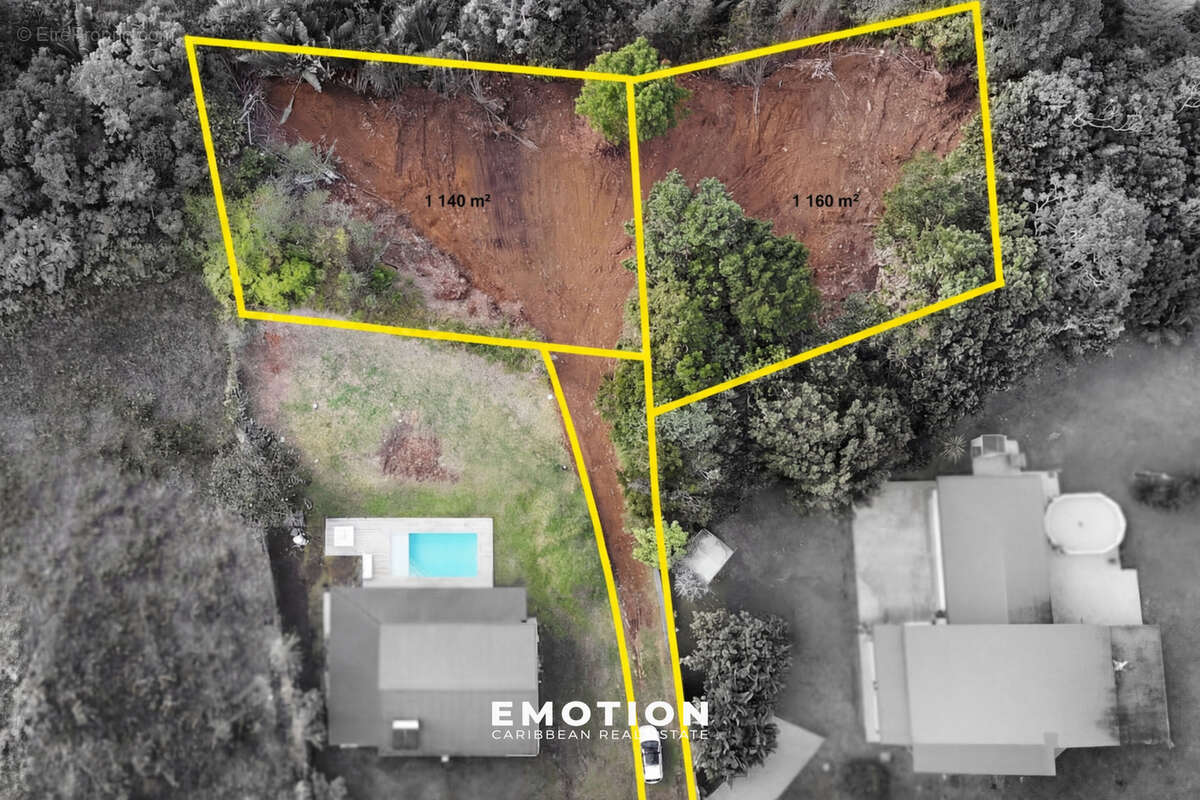 Terrain à PETIT-BOURG